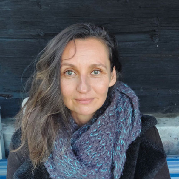 Justyna Zawadzka delivers individual Myofascial Energetic Release sessions in Warsaw, Poland