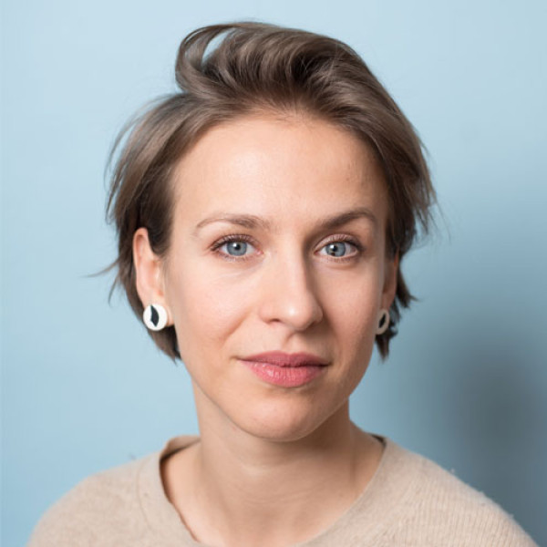 Anna Kowalkzyck offers MER bodywork sessions in Paris and Biarritz, France.